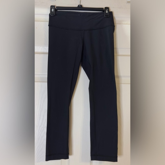 EUC Lululemon Athletica Olivia Classic Black Leggings Size 4 - Picture 1 of 4